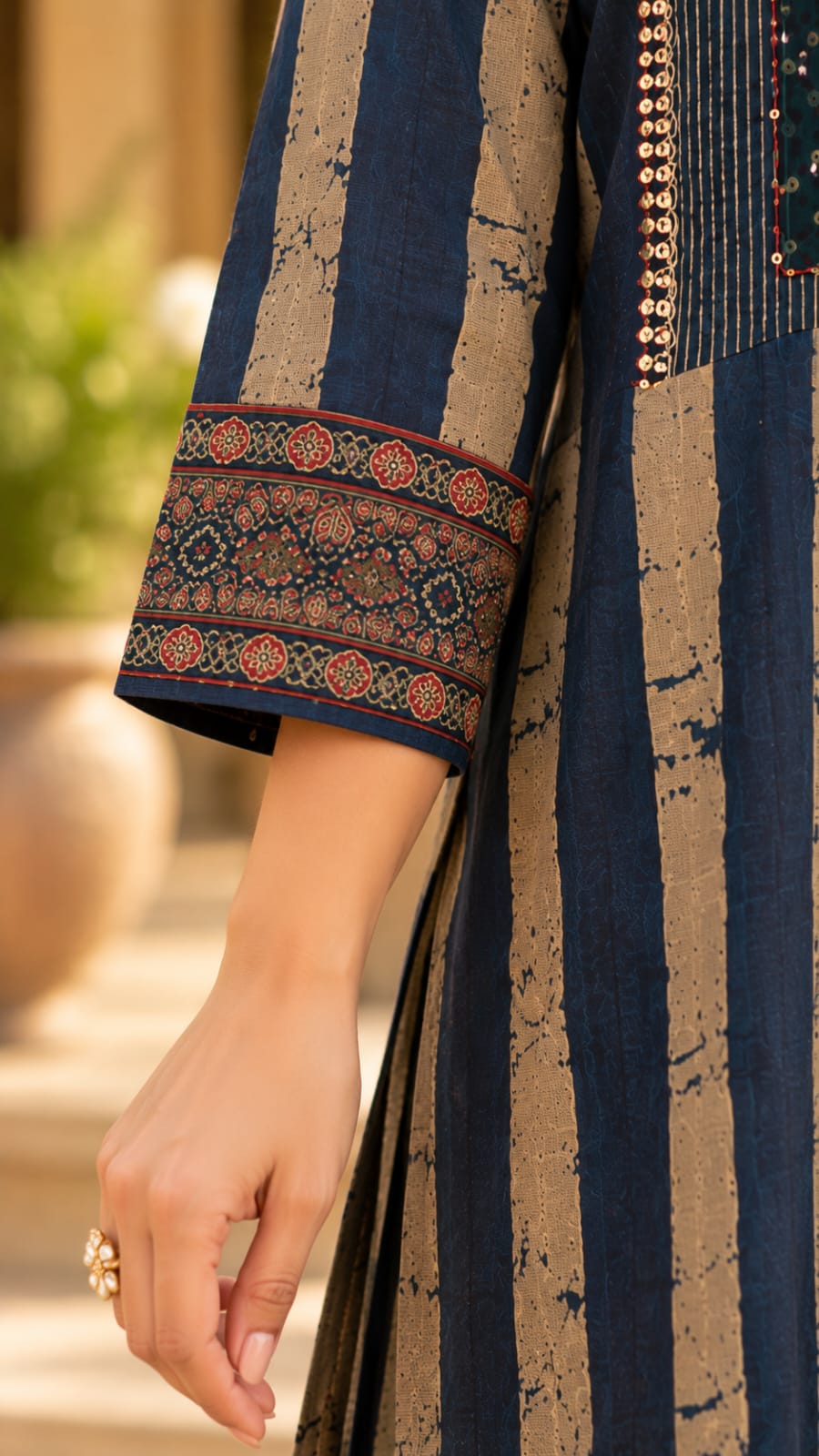 0843-ARI navy and beige striped kurta, sleeve and border detail