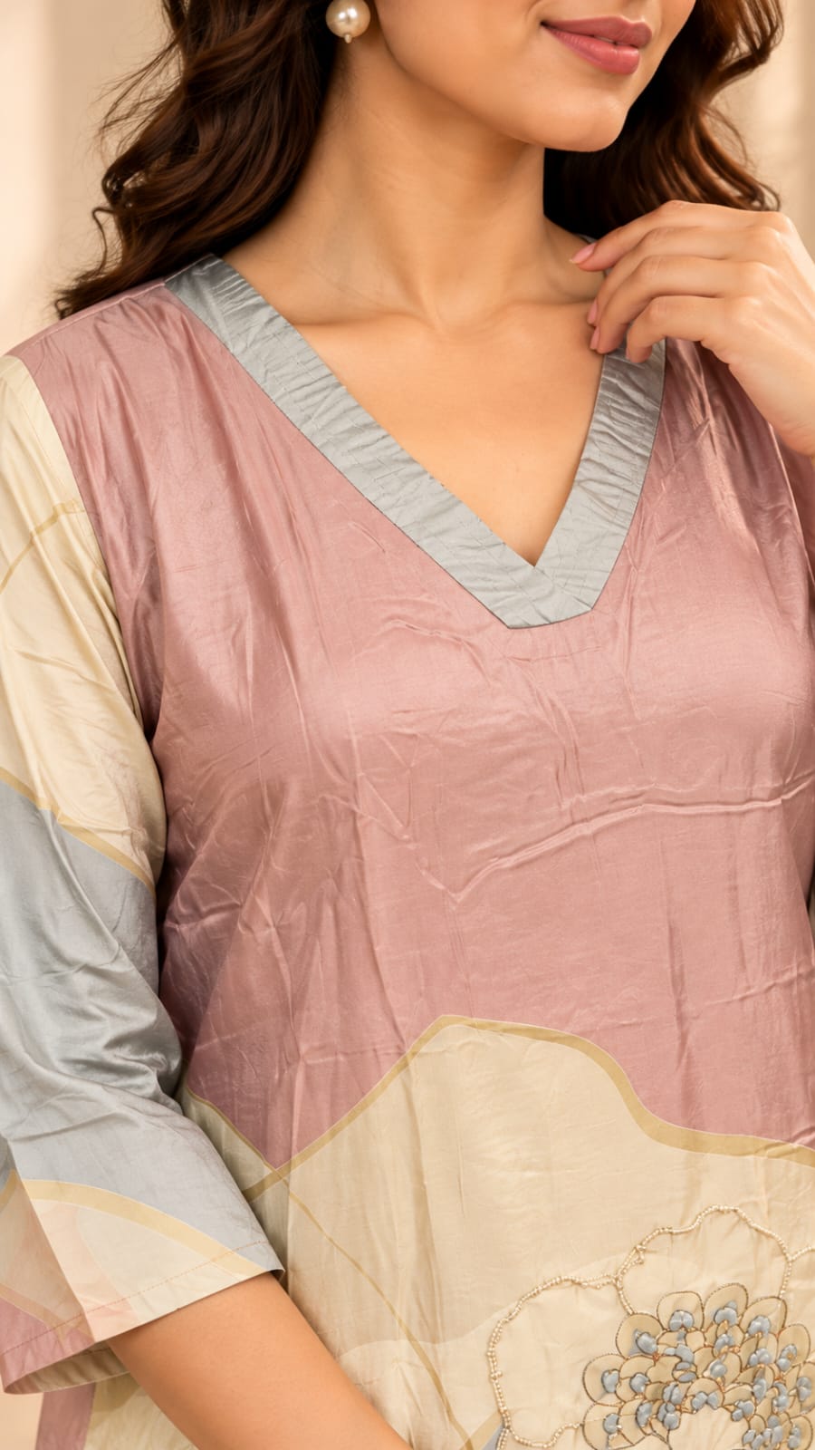 SAK3909-STYA neckline and fabric detail